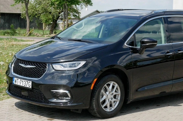 Chrysler Pacifica cena 159000 przebieg: 90800, rok produkcji 2021 z Warszawa małe 191